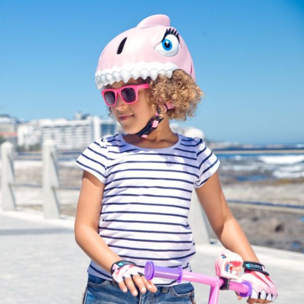 Niña con casco Tiburón Rosa Crazy Safety